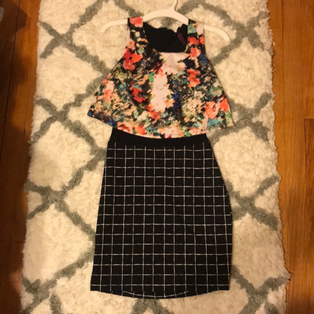 Pattern dress with mesh